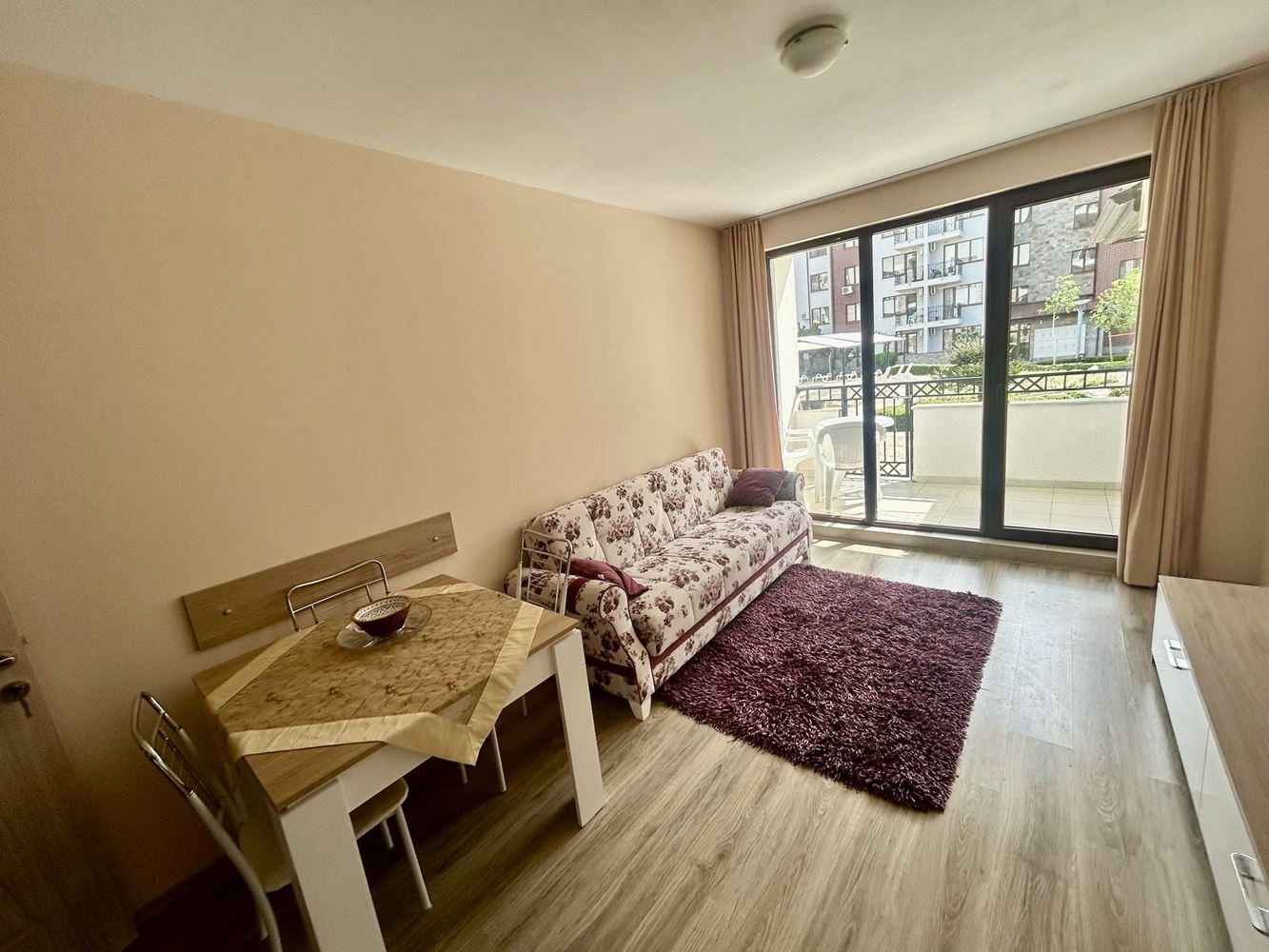 Komfortable 2-Zimmer-Wohnung mit direktem Zugang zum Pool in Nessebar – ein außergewöhnlich praktisches Angebot