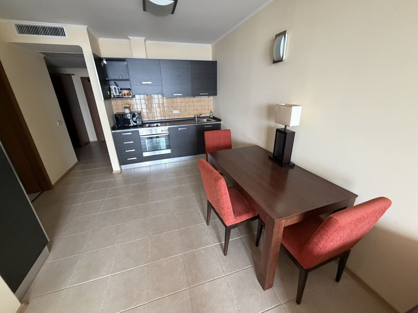 Zwei-Zimmer-Wohnung in Pomorie mit direktem Meerblick – luxuriöses Wohnen am Meer