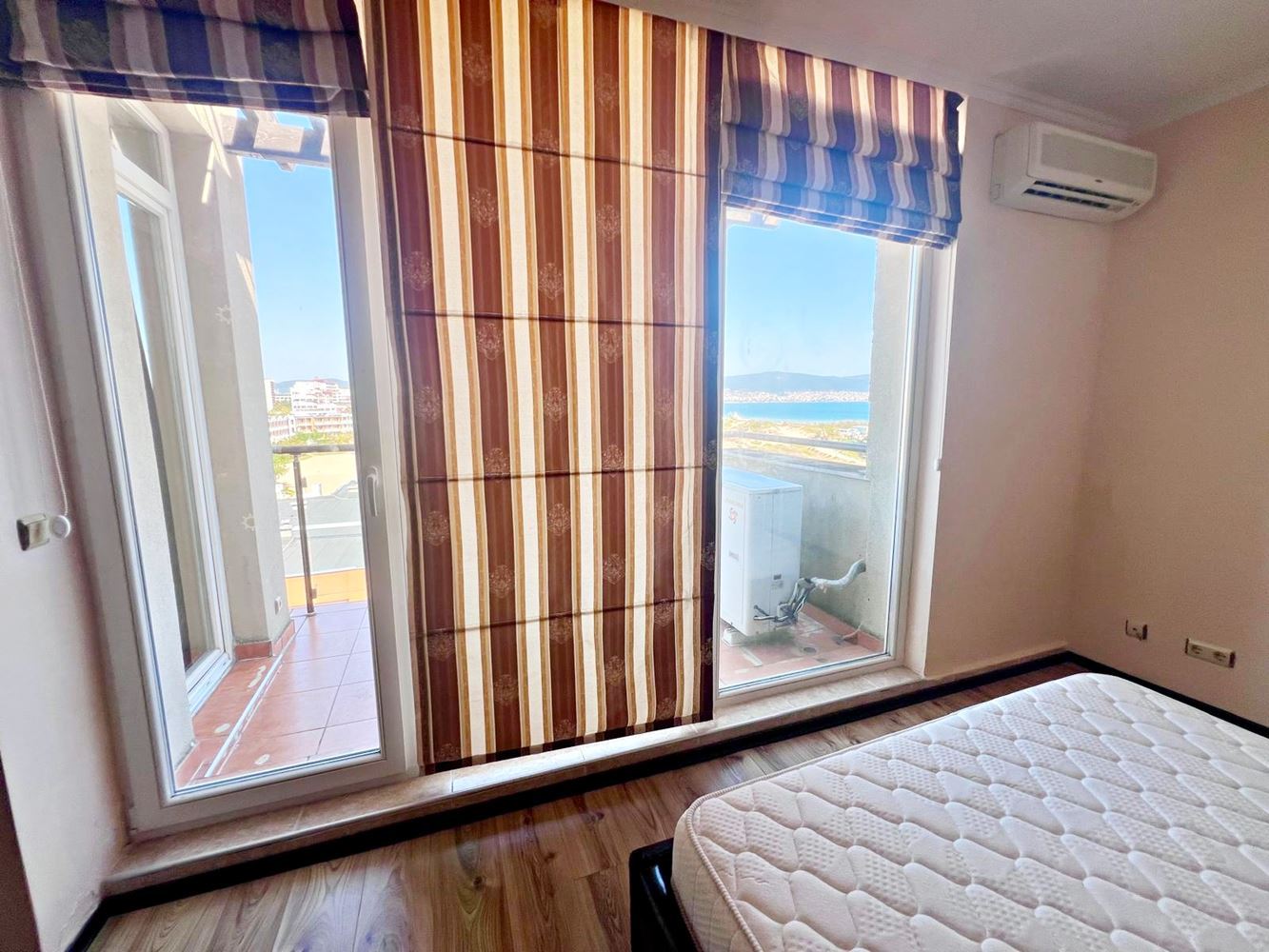 Zweizimmerwohnung mit Panoramablick auf das Meer in erster Meereslinie – geräumige Wohnung in Sonnenstrand