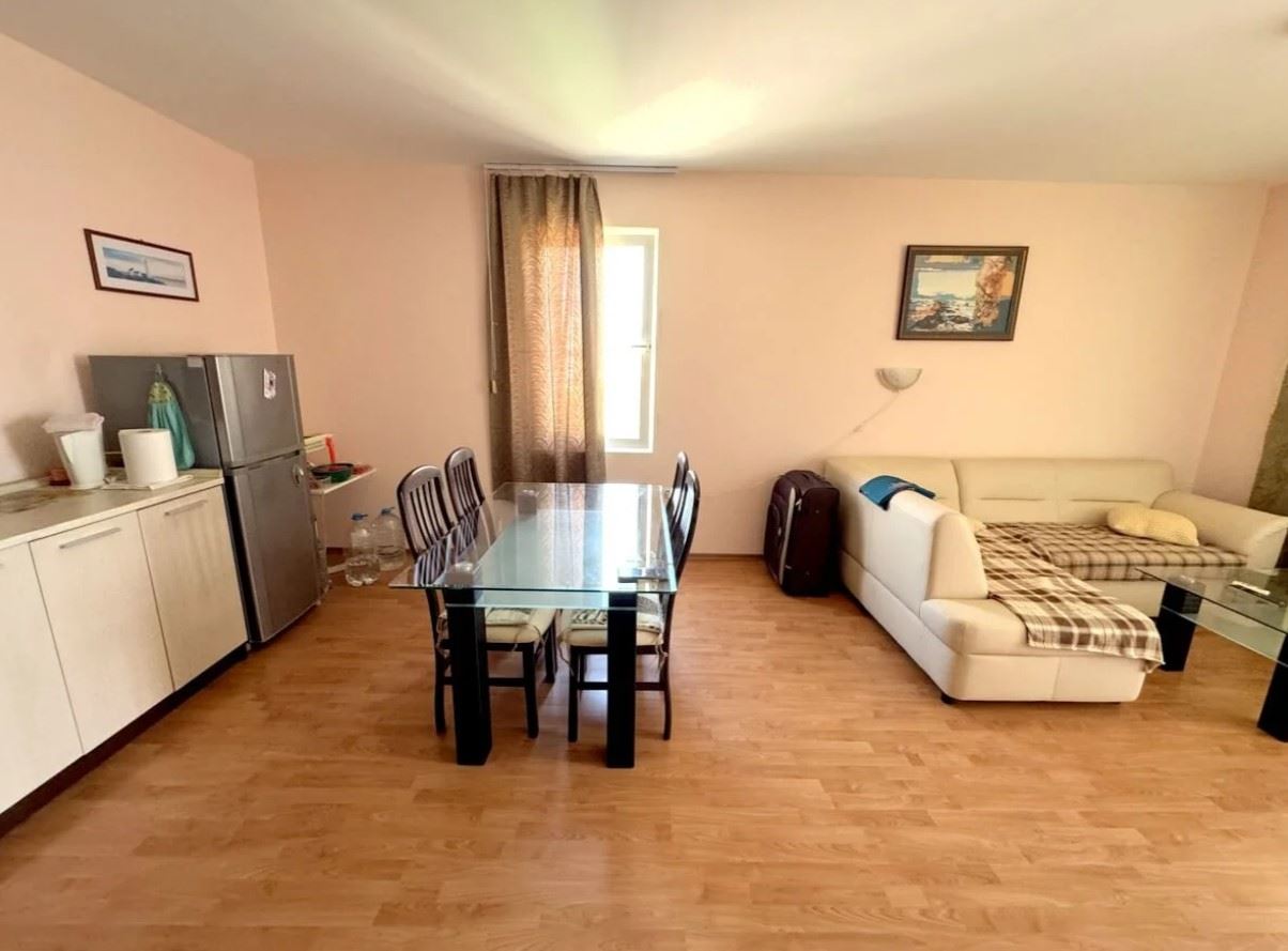 Geräumige Wohnung mit einem Schlafzimmer 200 Meter vom Meer entfernt in Ravda – komfortables Zuhause an der Küste