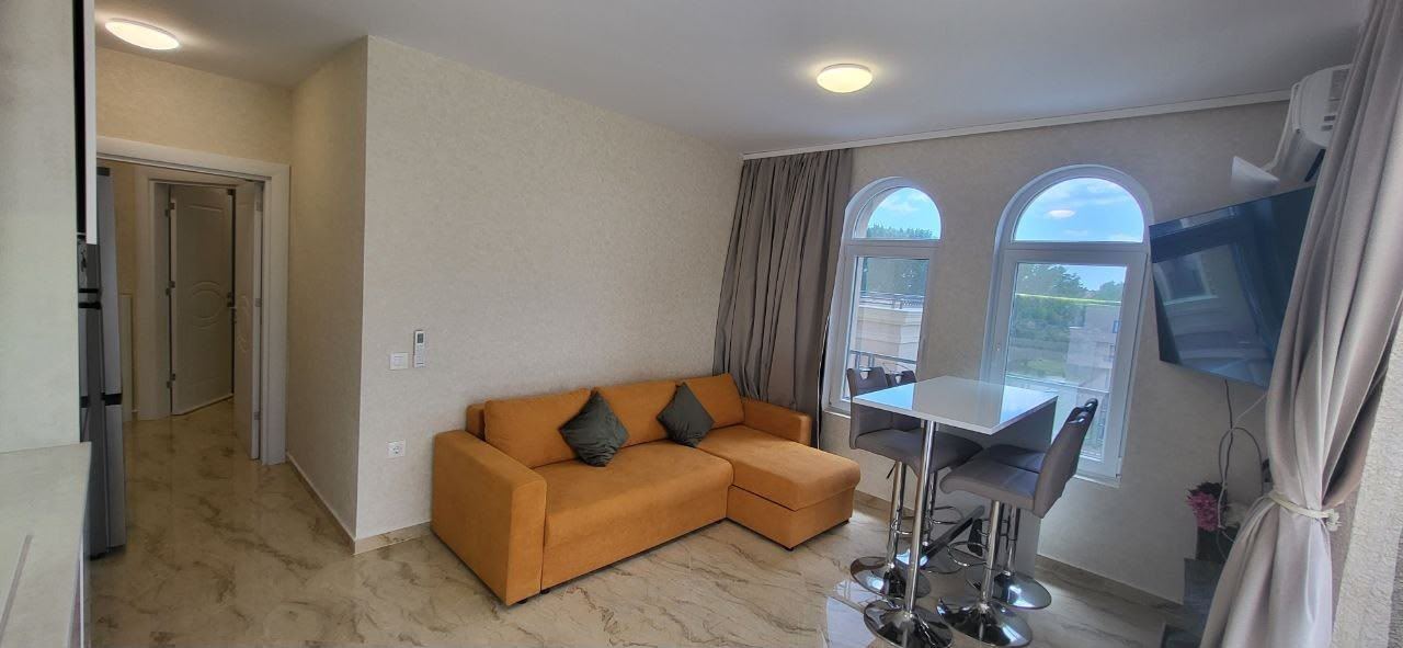 Drei-Zimmer-Wohnung mit zwei Schlafzimmern und großer Panoramaterrasse in einer stilvollen Wohnanlage in Sonnenstrand