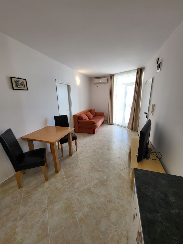 Kleine Zweizimmerwohnung mit direktem Zugang zum Pool – gemütliche Immobilie in einer Wohnanlage mit umfangreicher Infrastruktur nahe Sonnenstrand