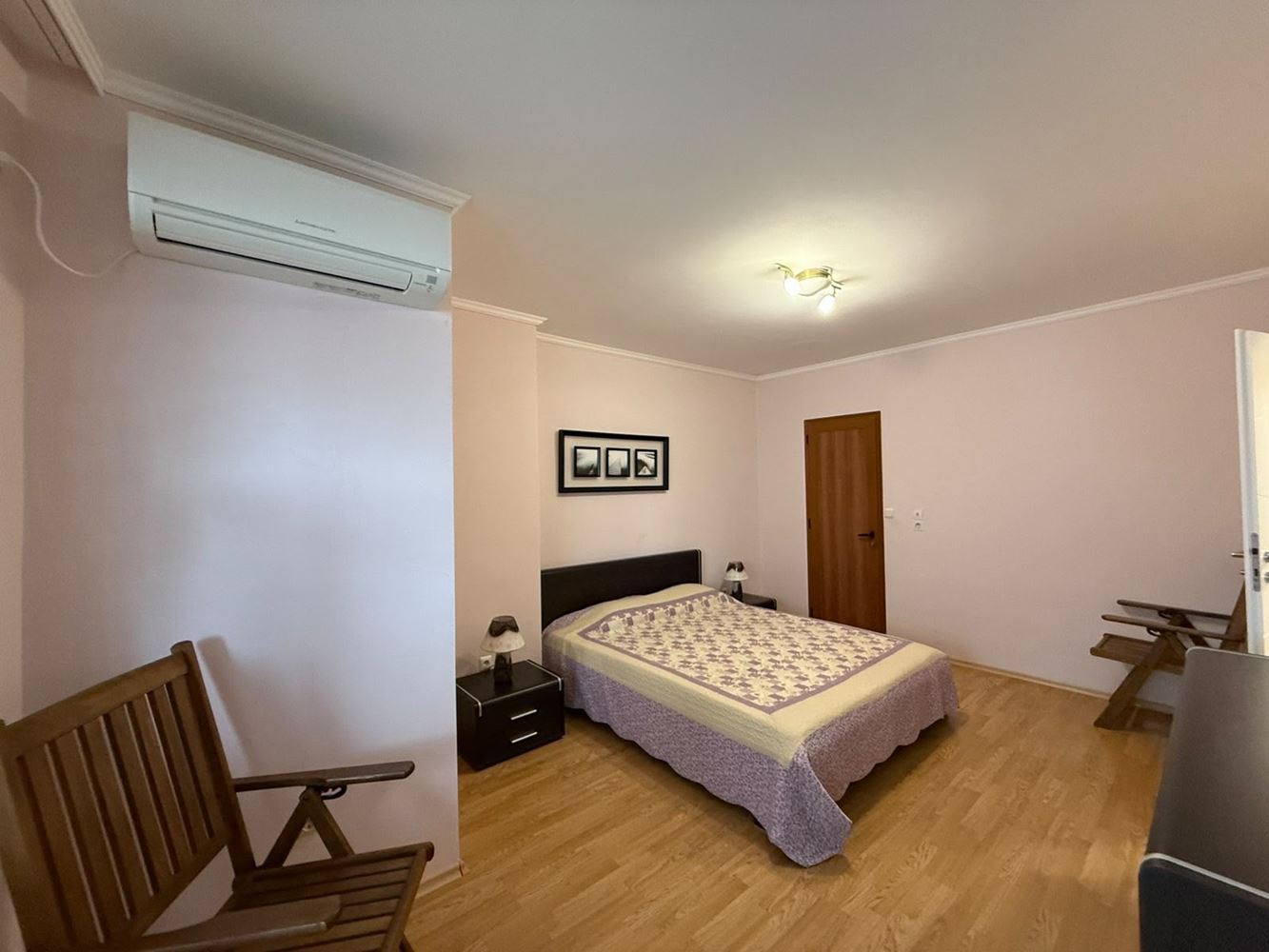 Große 3-Zimmer-Wohnung gegenüber dem Sanatorium in Pomorie – drei Terrassen, Ankleidezimmer und zwei Badezimmer