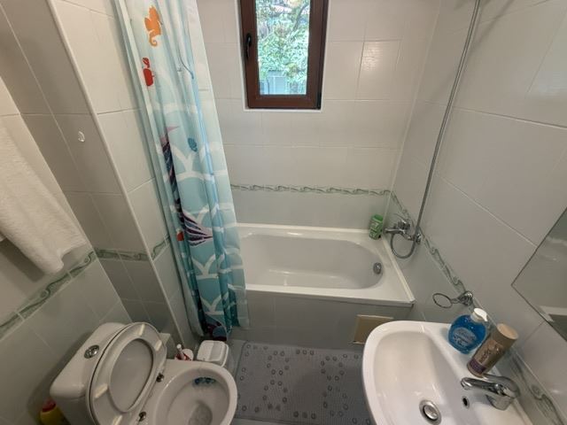 Komfort und Ruhe am Meer – geräumige Zweizimmerwohnung mit einem Schlafzimmer in Aheloy