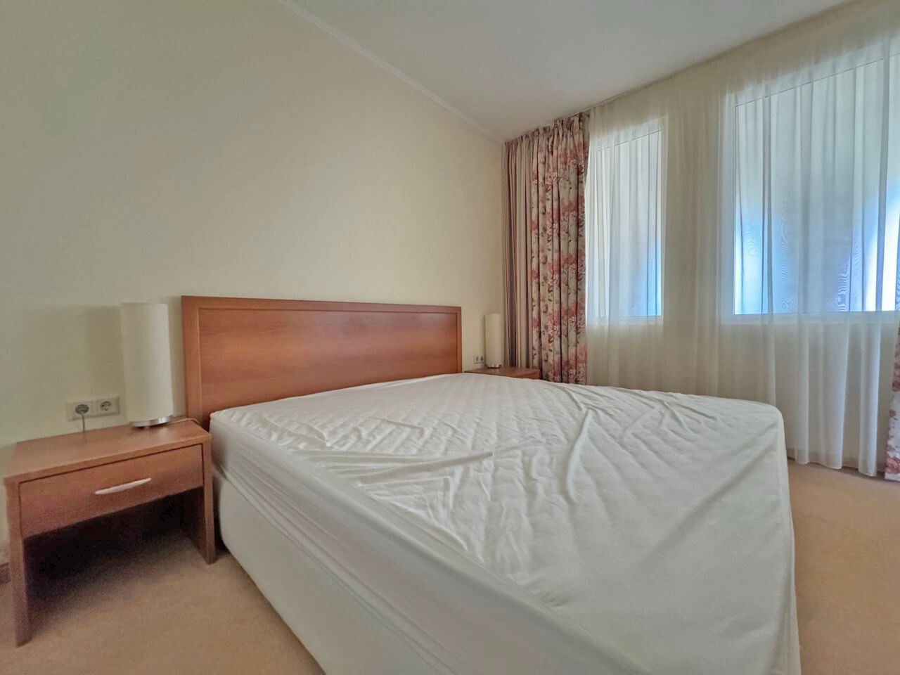 Exklusive Ein-Schlafzimmer-Wohnung in erster Meereslinie in Pomorie – Luxus, Prestige und eine Investition mit sofortiger Rendite