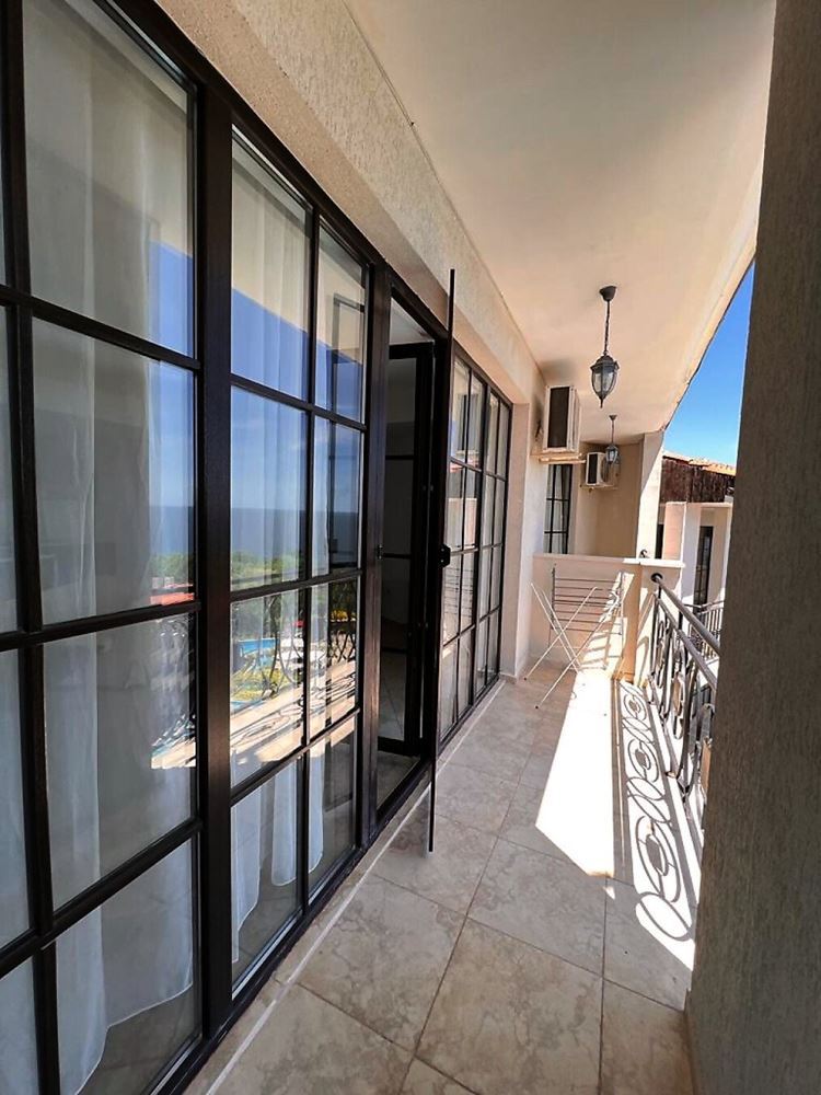 Wunderschöne Zweizimmerwohnung mit Meerblick in einer luxuriösen Anlage direkt am Strand in Obzor