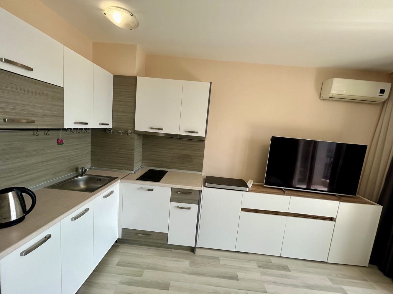 Geräumige Wohnung mit zwei Schlafzimmern und eigenem Garten in Nessebar – Komfort, Ruhe und eine hervorragend gepflegte Anlage