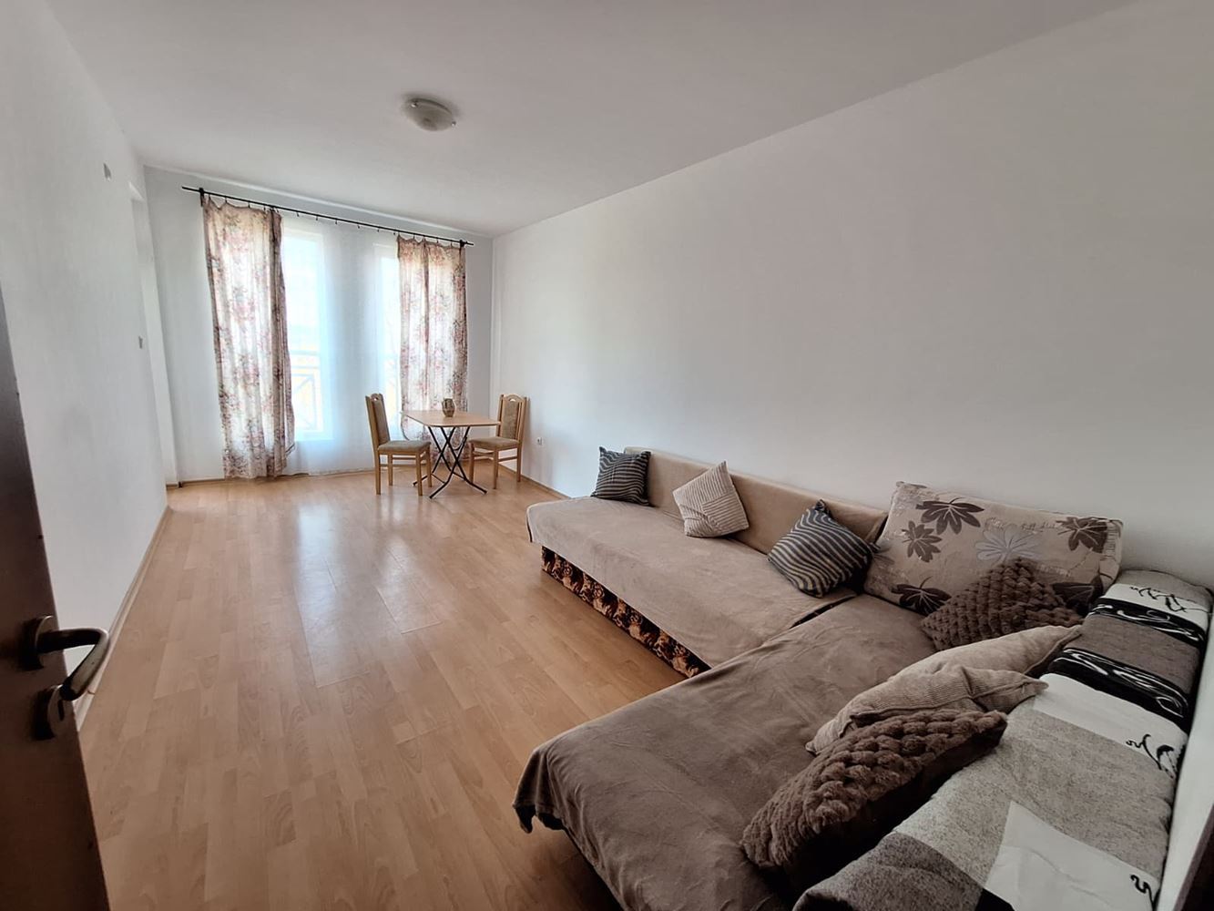 Geräumige Ein-Zimmer-Wohnung in einem luxuriösen Komplex mit Pools und Sporteinrichtungen