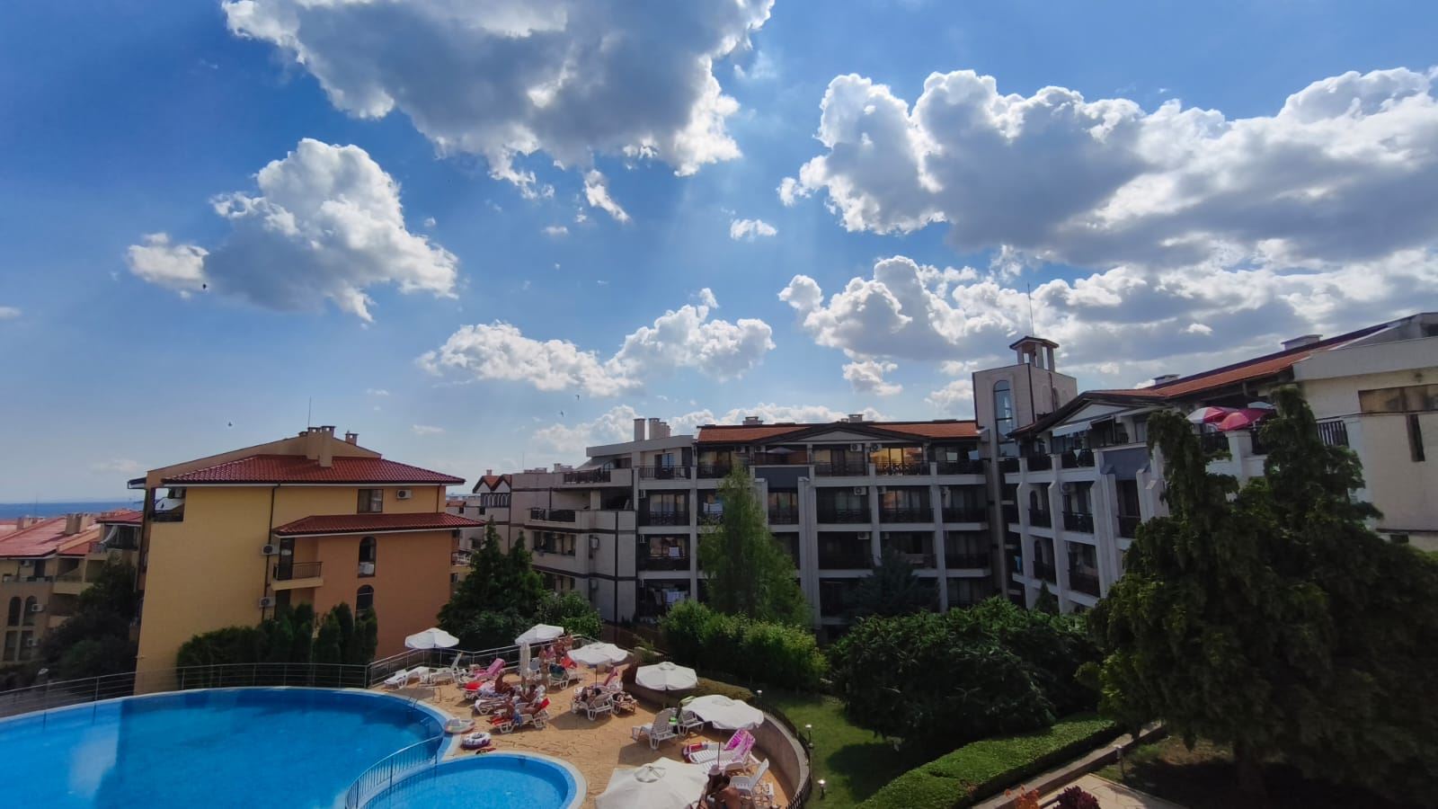 Geräumiges Zwei-Schlafzimmer-Apartment mit Meerblick in Sveti Vlas, nur 200 Meter vom Strand entfernt