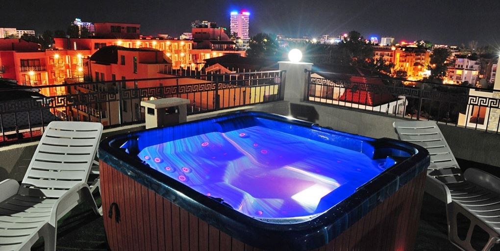3-Zimmer-Wohnung mit luxuriöser Renovierung in Sonnenstrand – Blick auf den Pool und Möglichkeit zur Ratenzahlung