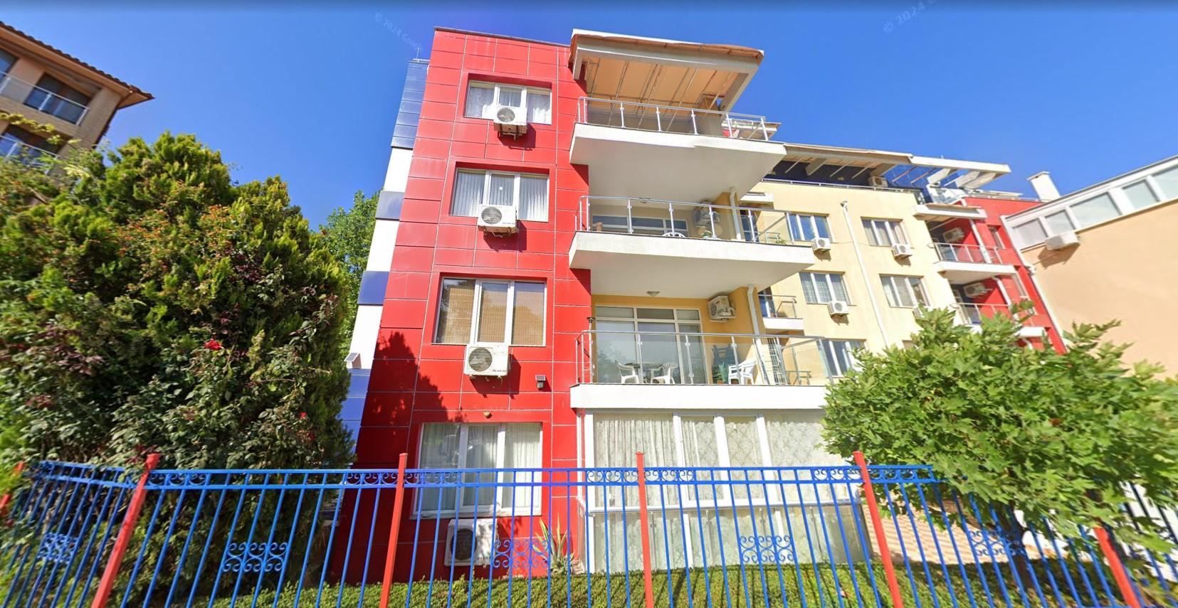Drei-Zimmer-Wohnung in erster Meereslinie in Kiten mit Panoramablick auf das Meer und beeindruckenden Terrassen