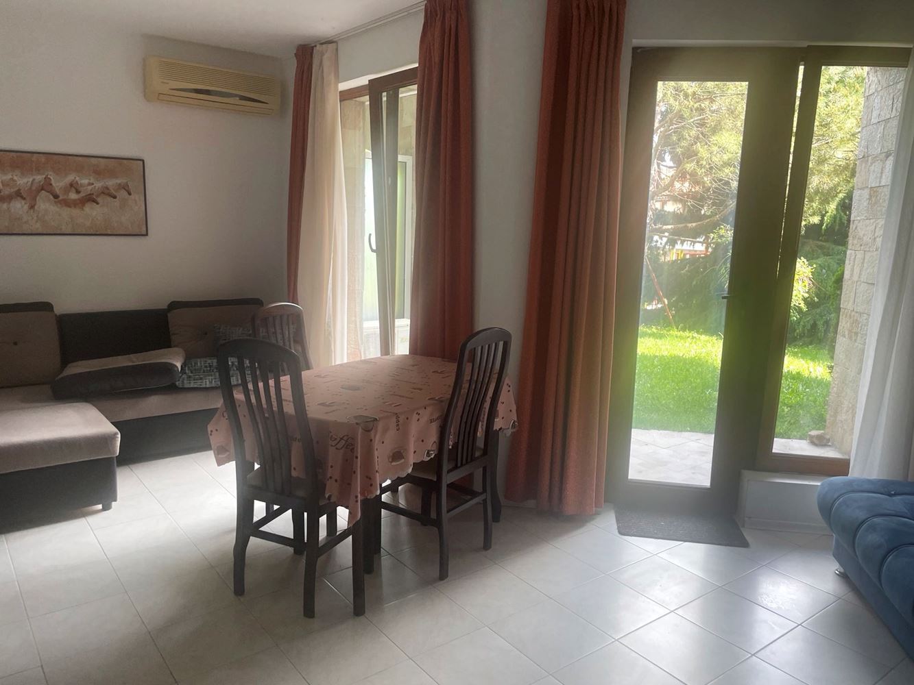 Zwei-Zimmer-Wohnung (Wohnung mit einem Schlafzimmer) mit direktem Zugang zum Pool in einer Anlage in Sveti Vlas