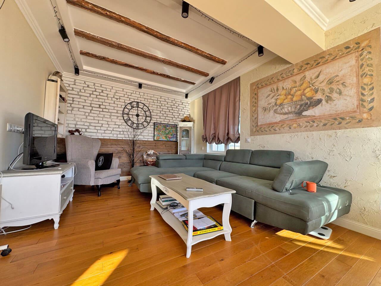 Luxuriöse Maisonette mit drei Schlafzimmern in Sonnenstrand – Großzügigkeit, Stil und Komfort. Niedrige Instandhaltungsgebühr!