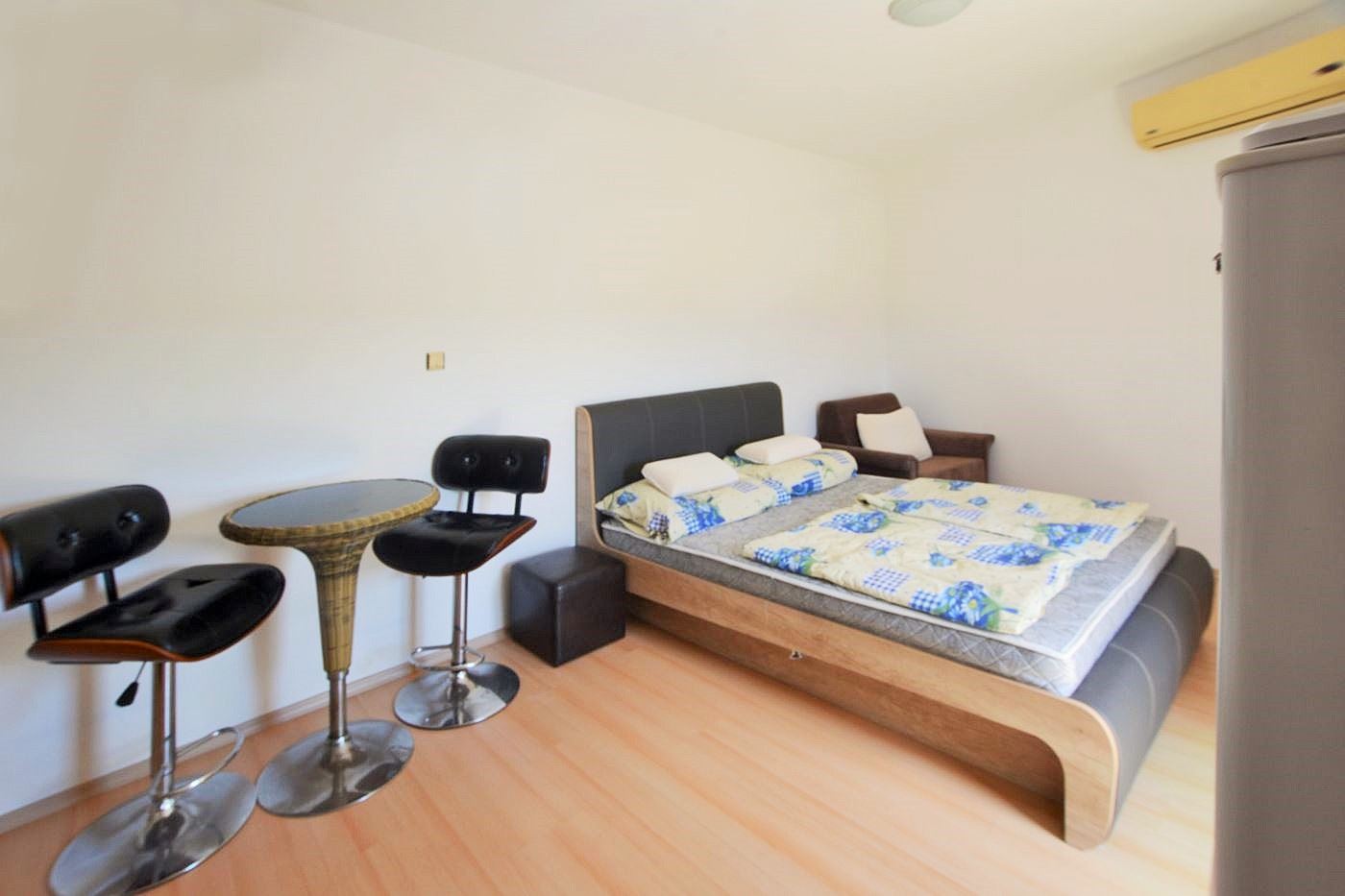 Wirtschaftliches Studio in ruhiger Lage nahe Sonnenstrand – Hervorragende Investition