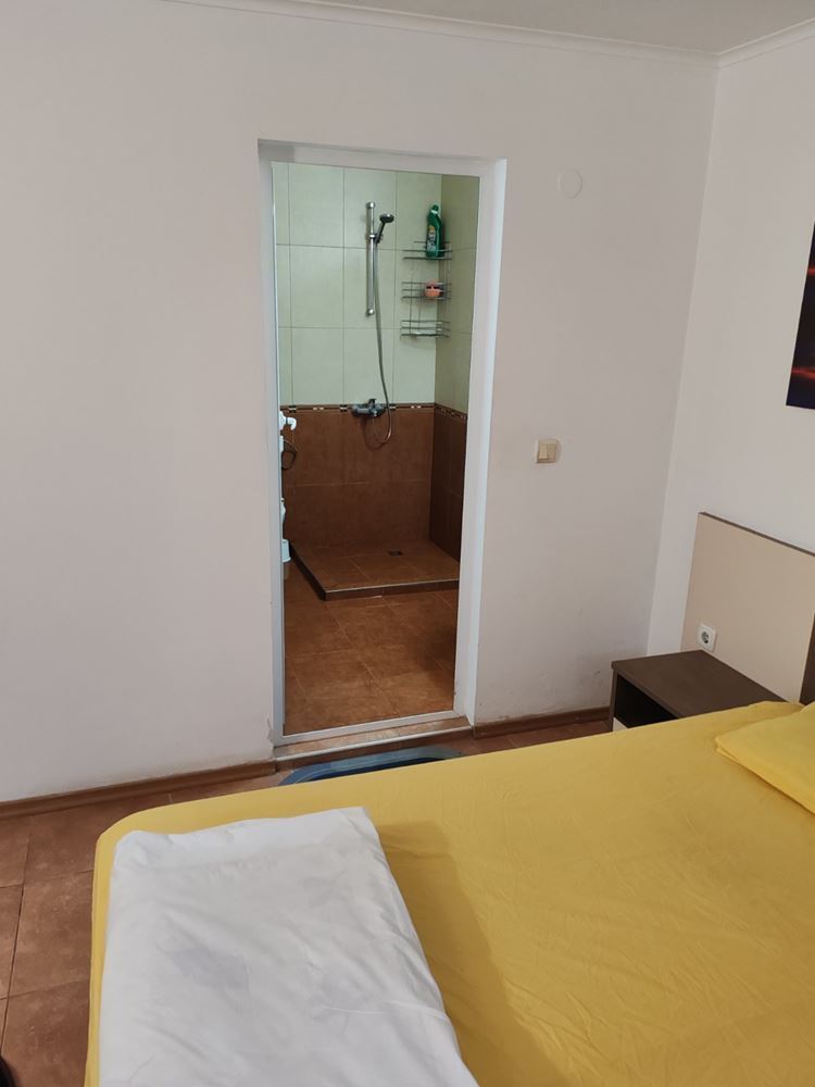 Geräumige Drei-Zimmer-Wohnung in Nessebar mit niedriger Jahresgebühr und kostenlosem Parkplatz