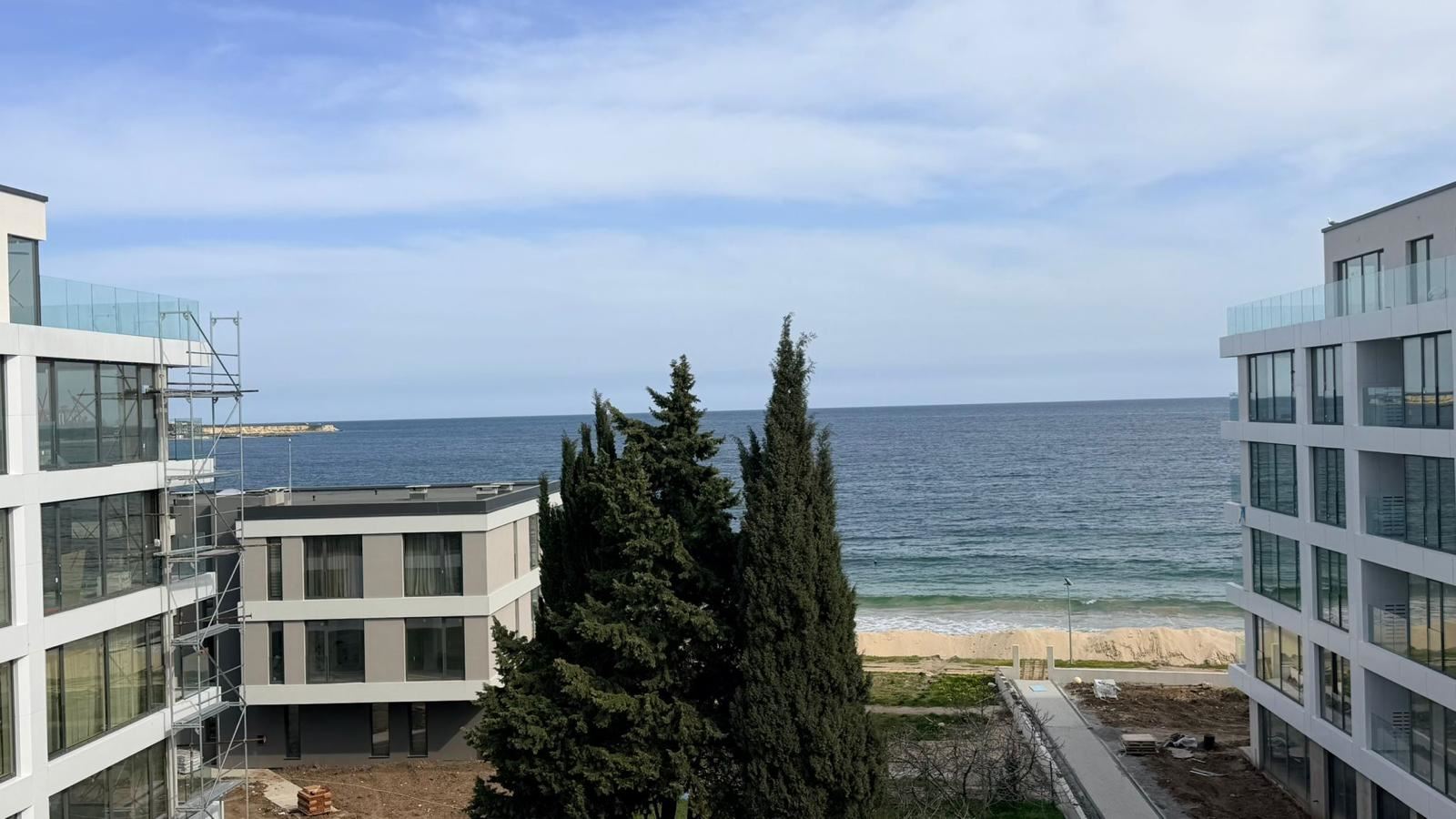 Nagelneue 2-Zimmer-Wohnung mit direktem Panoramameerblick in Ravda – Erstklassiger Komfort und traumhafte Aussicht aus jedem Wohnraum