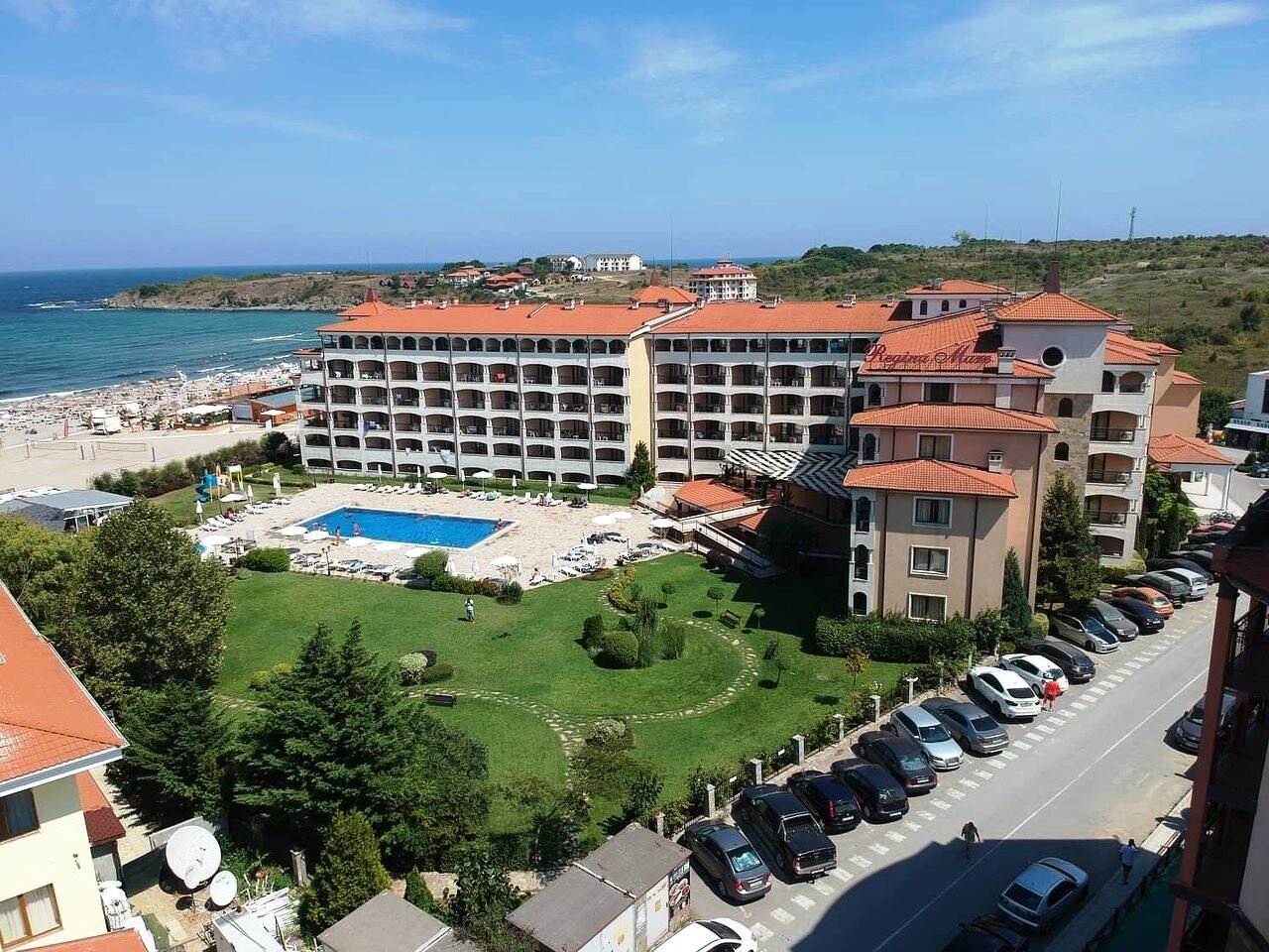 Geräumige Einzimmerwohnung in erster Meereslinie in Zarewo mit vollständiger Möblierung