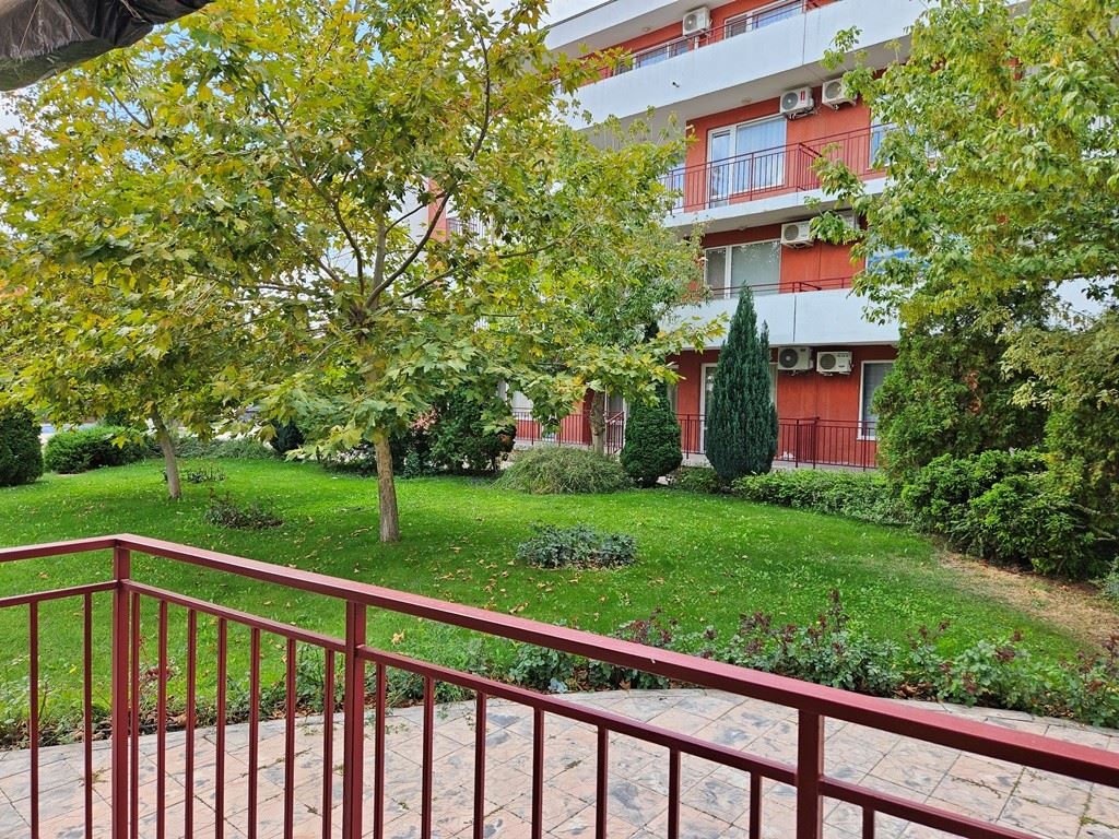 2-Zimmer-Wohnung in erster Meereslinie in einer bewachten Anlage in Elenite