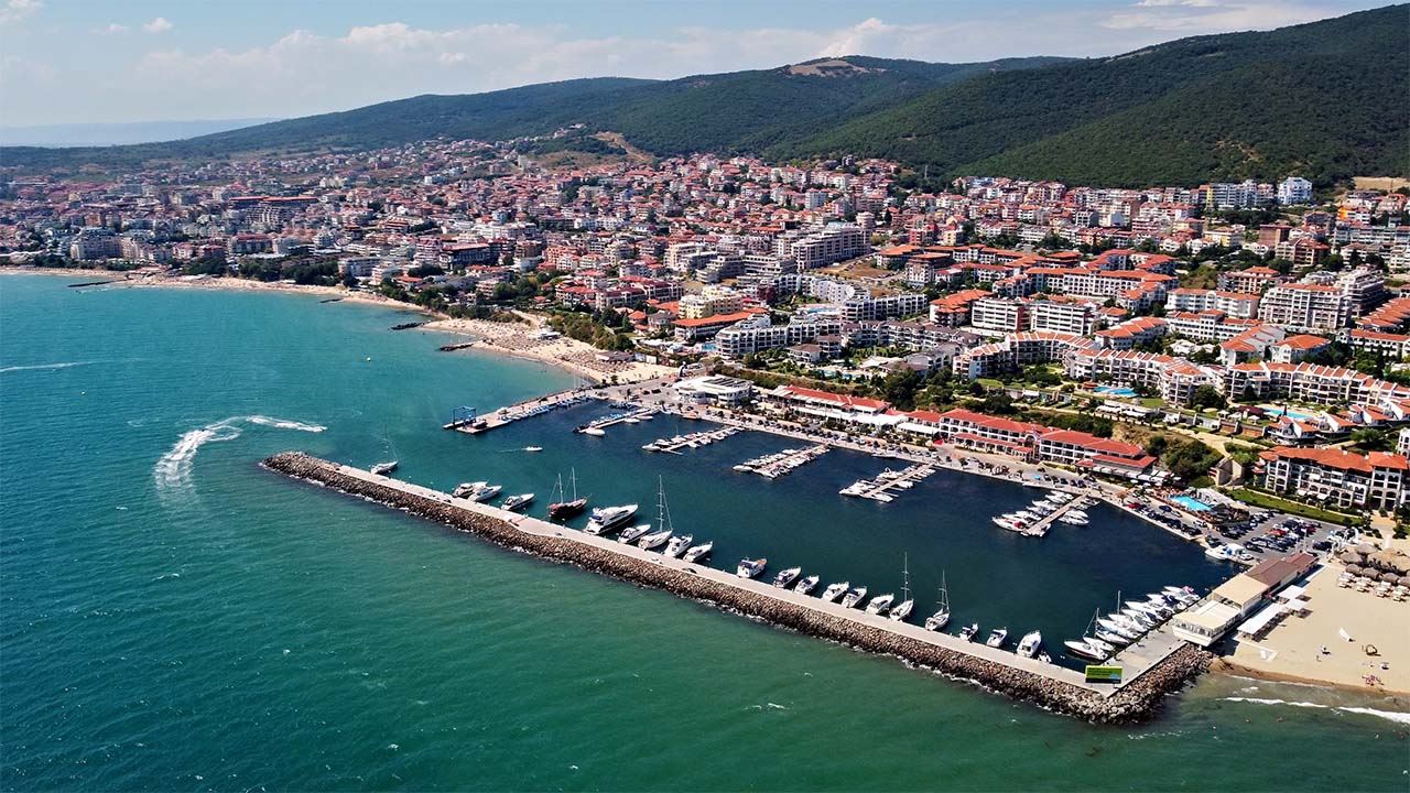 2-Zimmer-Wohnung in Sveti Vlas mit direktem Zugang zum Pool – ein ruhiger Ort zum Wohnen und Erholen