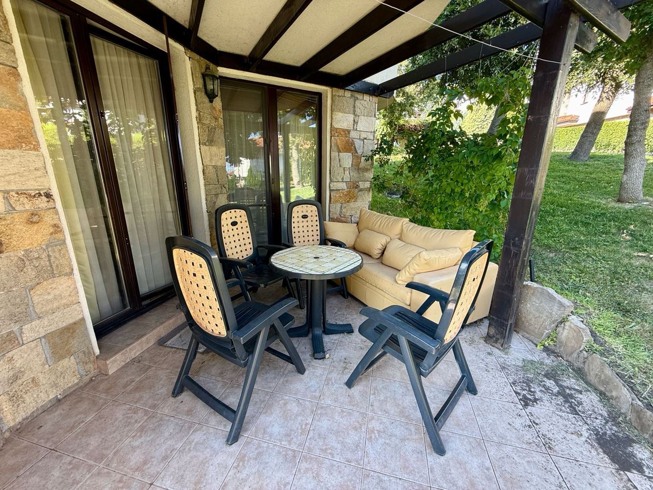 Gemütliche Zweizimmerwohnung mit Garten und hervorragenden Annehmlichkeiten in der Region Sunny Beach