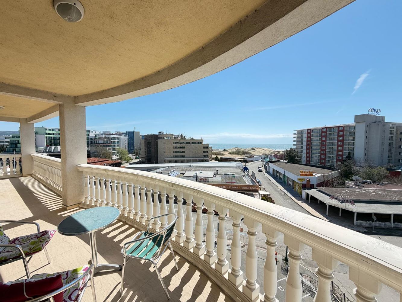 Luxuriöse 3-Zimmer-Wohnung mit Meerblick nur 100 Meter vom Strand in Sonnenstrand entfernt