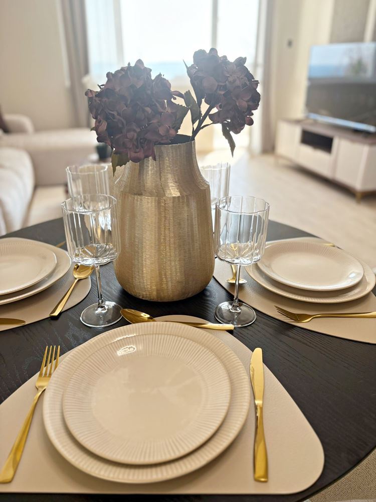 Zwei unabhängige Wohneinheiten mit Meerblick im Zentrum von Sveti Vlas – Designer-Interieur und eigener Parkplatz