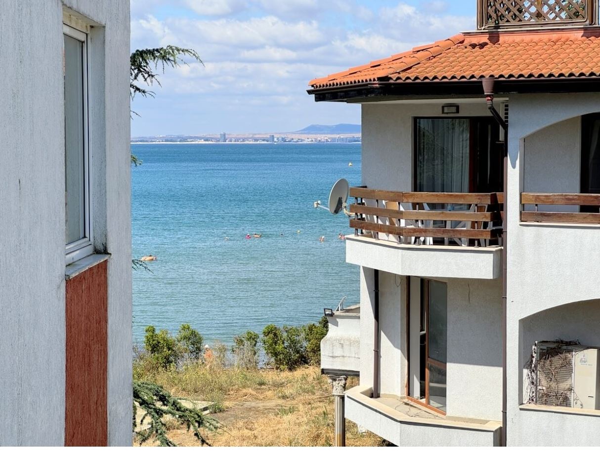 Wunderschönes Apartment in erster Meereslinie in einer prestigeträchtigen Wohnanlage nahe Elenite und Sveti Vlas