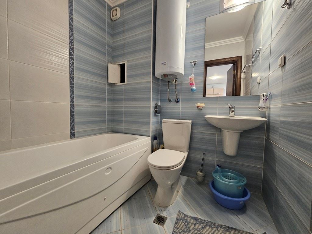 Luxus in erster Meereslinie – stilvolle Wohnung mit Veranda, privatem Garten und Meerblick in Sveti Vlas