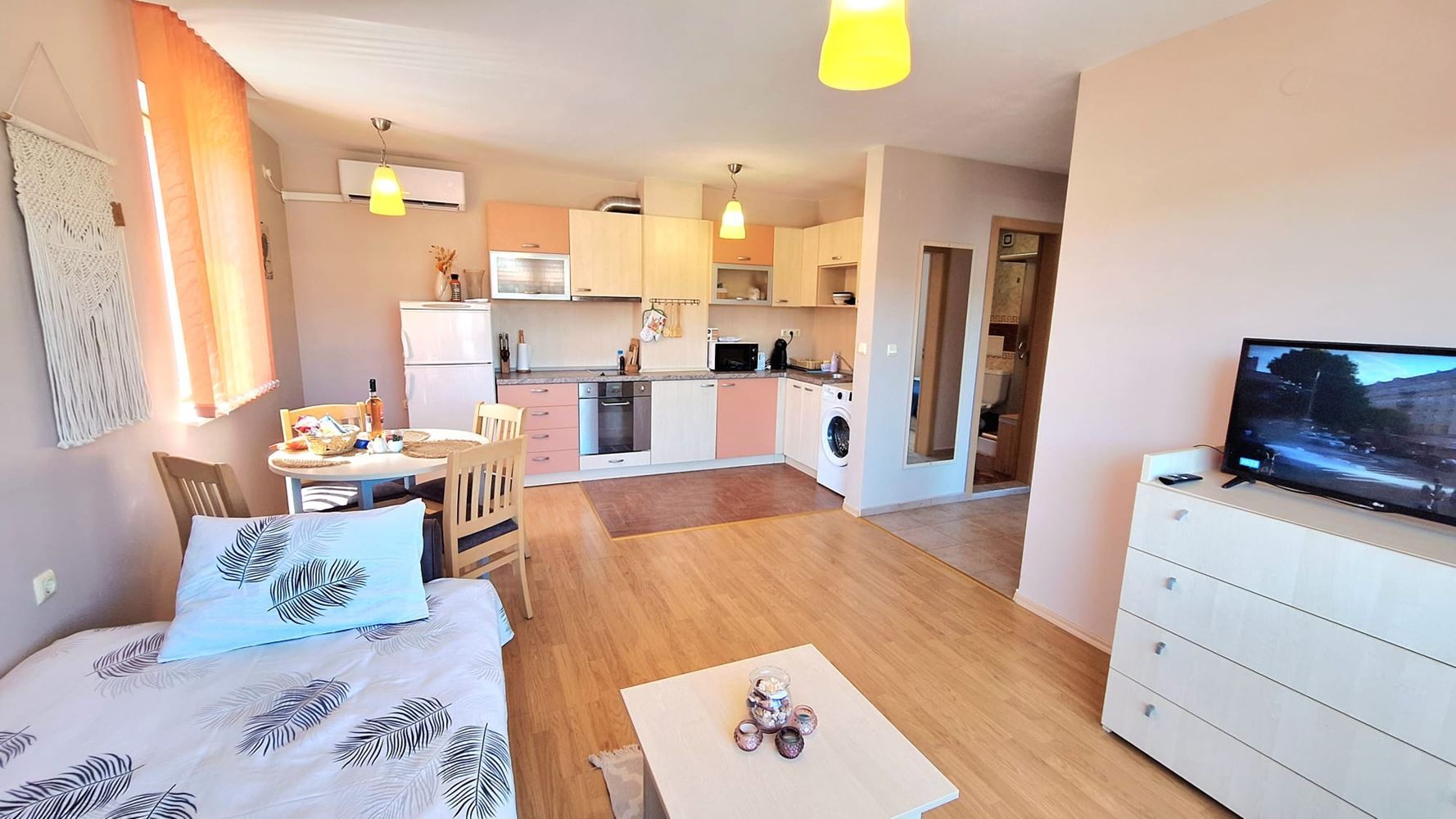 Nur wenige Schritte vom Meer entfernt – gemütliche 3-Zimmer-Wohnung mit zwei Schlafzimmern am Ortseingang von Sveti Vlas