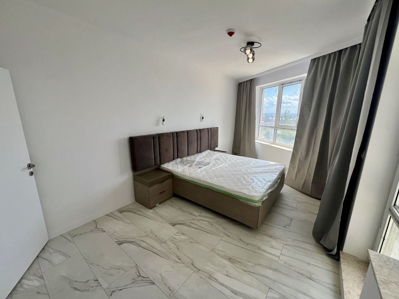 Moderne 2-Zimmer-Wohnung mit Panoramablick in einem renommierten Komplex – bezugsfertig
