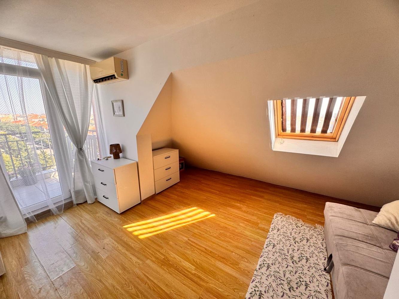 Stilvolles Studio mit Panoramaterrasse in Pomorie – niedrige Instandhaltungsgebühr, Südausrichtung und ausgezeichnete Lage nahe dem Meer