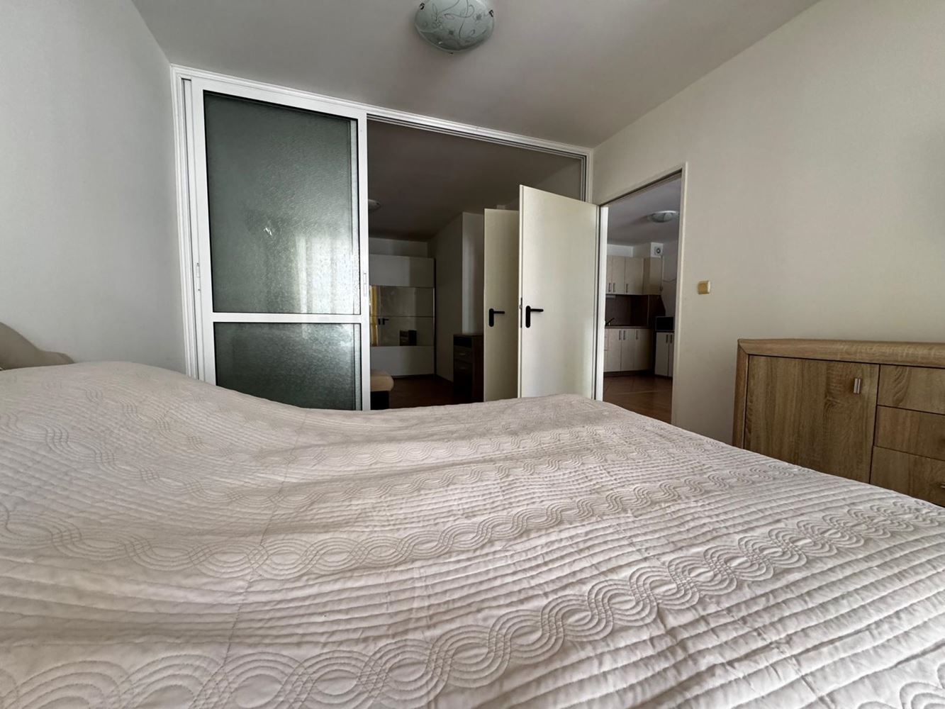 Geräumige Wohnung mit einem Schlafzimmer in Pomorie – mit großer Terrasse und ausgezeichnetem Investitionspotenzial