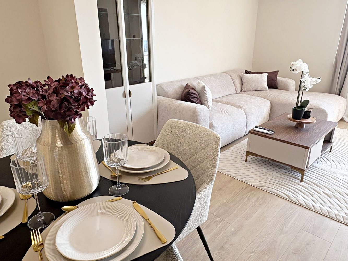 Zwei unabhängige Wohneinheiten mit Meerblick im Zentrum von Sveti Vlas – Designer-Interieur und eigener Parkplatz