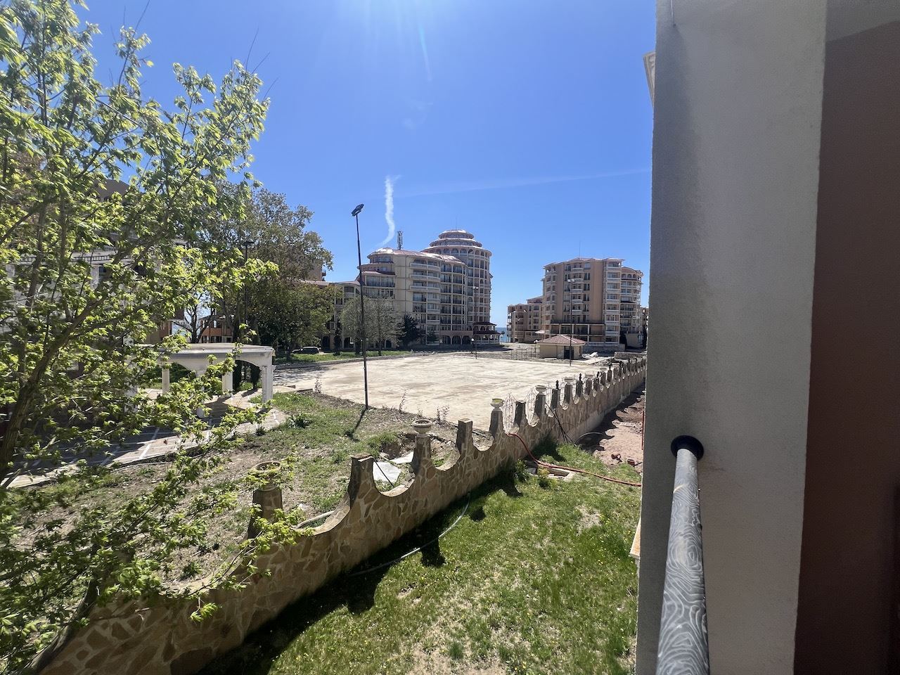 Gemütliches Studio im Herzen von Elenite – nur wenige Minuten vom Strand entfernt, in einer geschlossenen Anlage mit Pool und hervorragenden Annehmlichkeiten