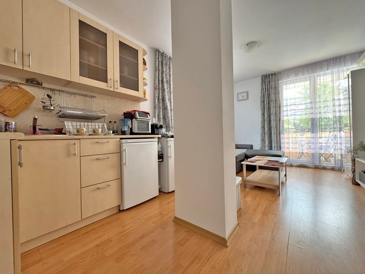 Luxuriöse Zweizimmerwohnung mit Poolblick in einer prestigeträchtigen Anlage in Sonnenstrand