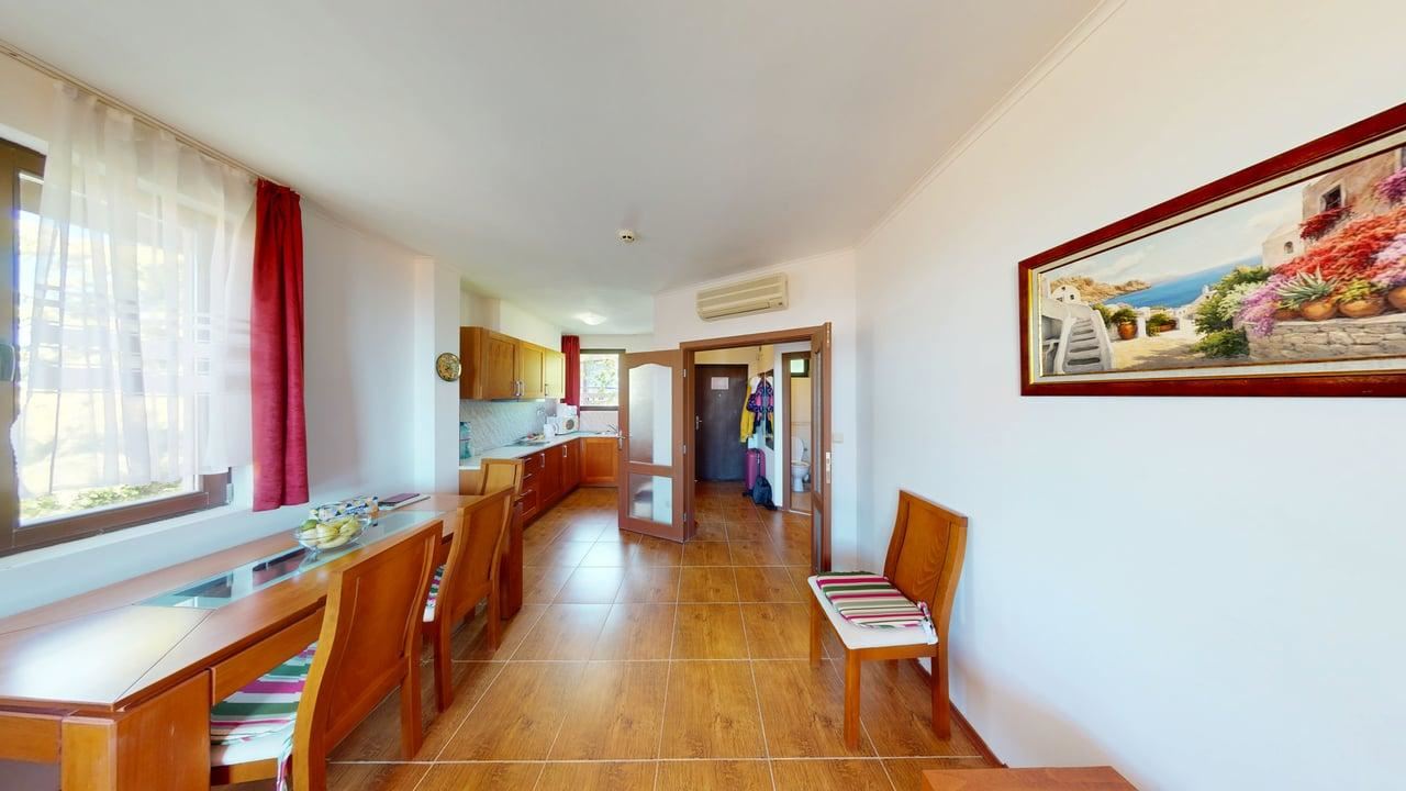Geräumige Zwei-Zimmer-Wohnung mit Meerblick in der Region Sonnenstrand