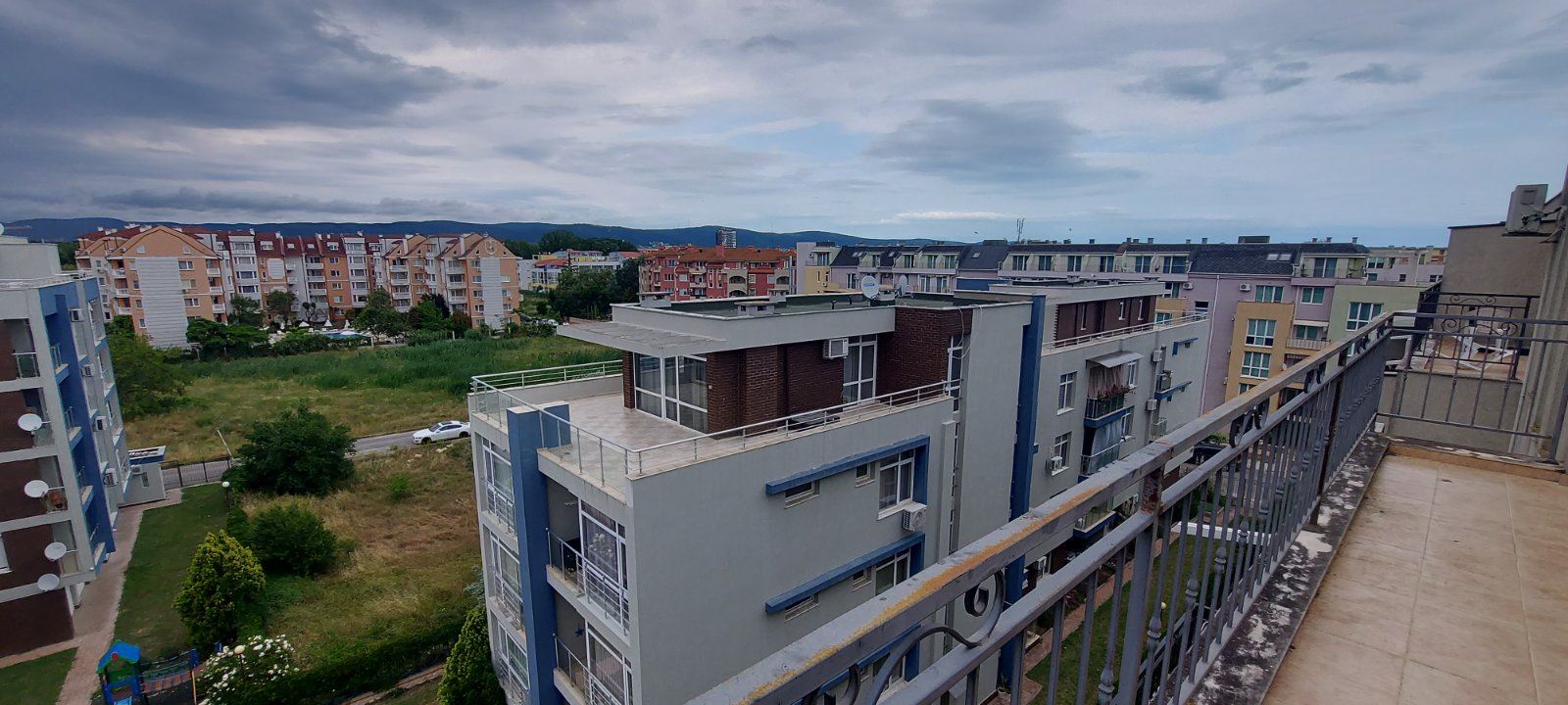 Geräumige Wohnung mit einem Schlafzimmer in Sonnenstrand – Komfort, viel Grün und hervorragende Annehmlichkeiten in einer modernen Wohnanlage