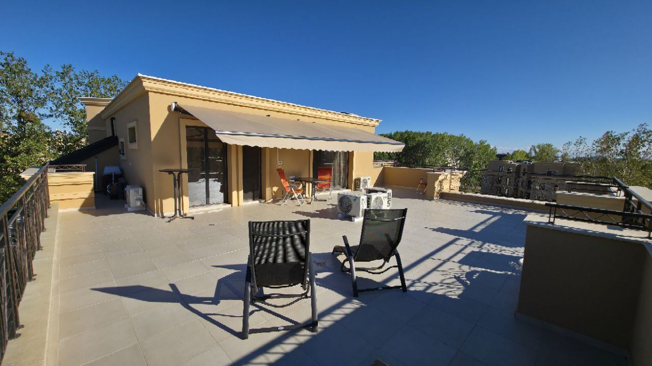 Penthouse mit beeindruckender Terrasse und Panoramablick – Stil und Raum auf der obersten Etage