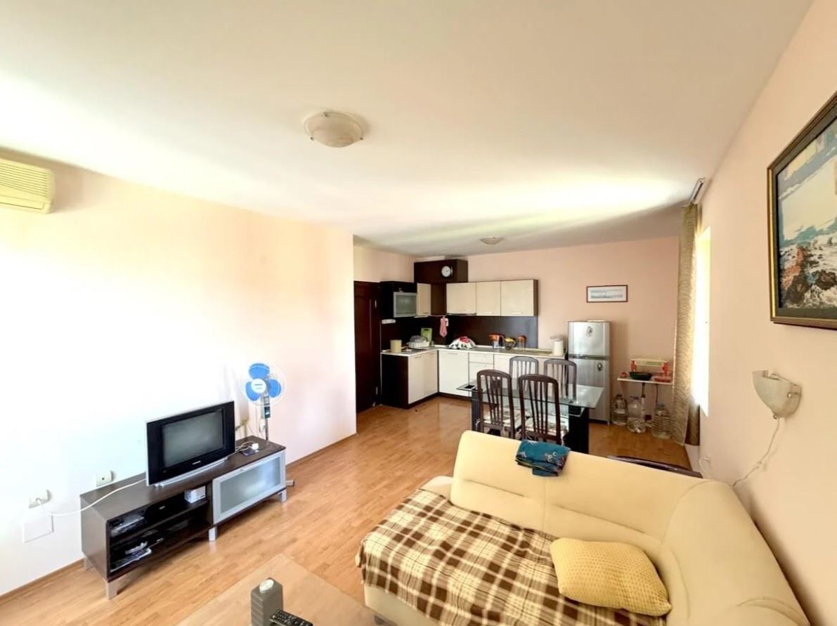 Geräumige Wohnung mit einem Schlafzimmer 200 Meter vom Meer entfernt in Ravda – komfortables Zuhause an der Küste