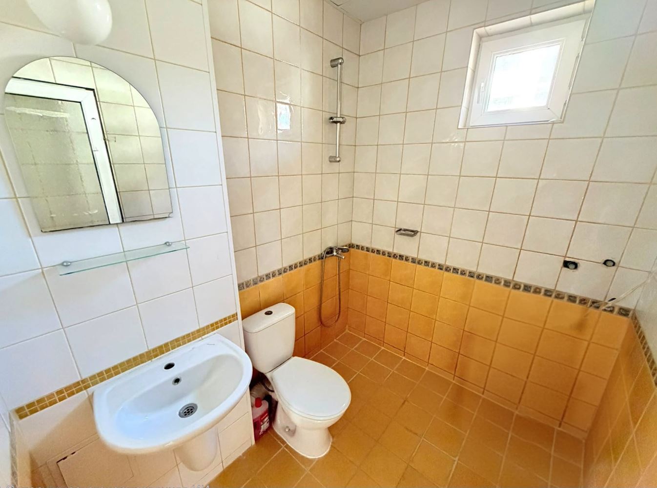 Drei-Zimmer-Wohnung mit Südausrichtung und Blick auf den Pool in Sonnenstrand