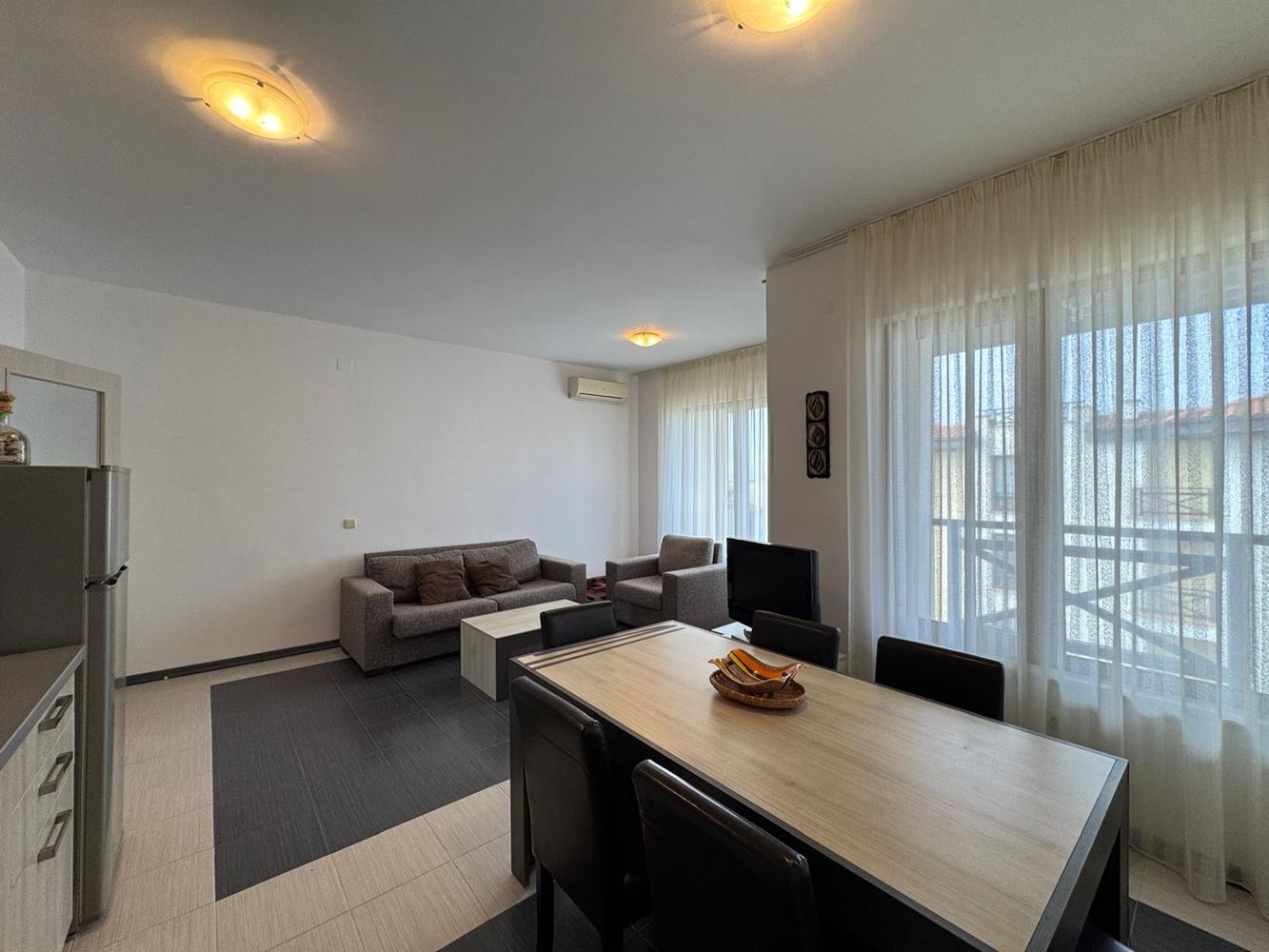 3-Zimmer-Wohnung mit Meerblick und Privatstrand in einer prestigeträchtigen Anlage in Tschernomorez