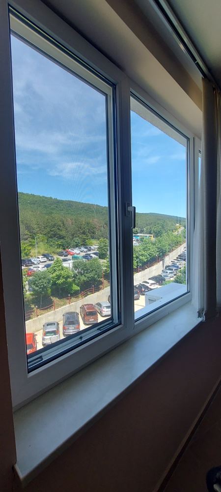 Geräumige Drei-Zimmer-Wohnung mit Meerblick in erster Meereslinie – bezugsfertig