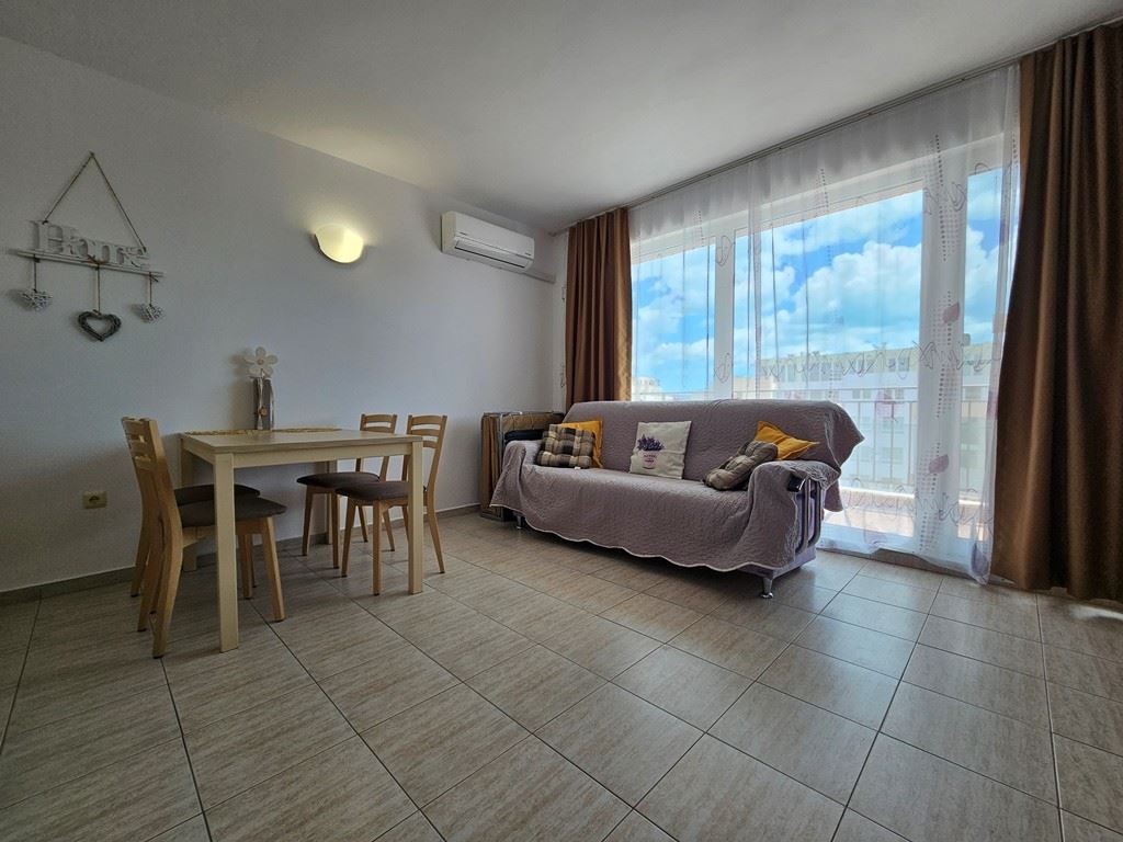 Exklusive 2-Zimmer-Wohnung mit Panoramablick auf den Pool in Sonnenstrand