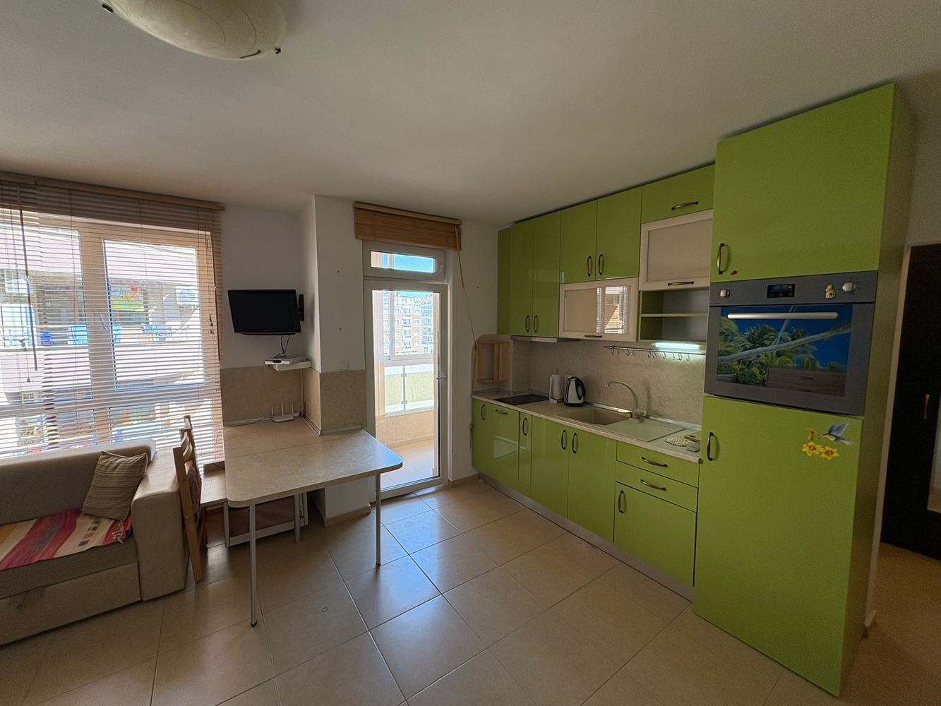 Möblierte Studio-Wohnung 200 Meter vom Meer entfernt in Pomorie – ausgezeichnete Lage und Komfort