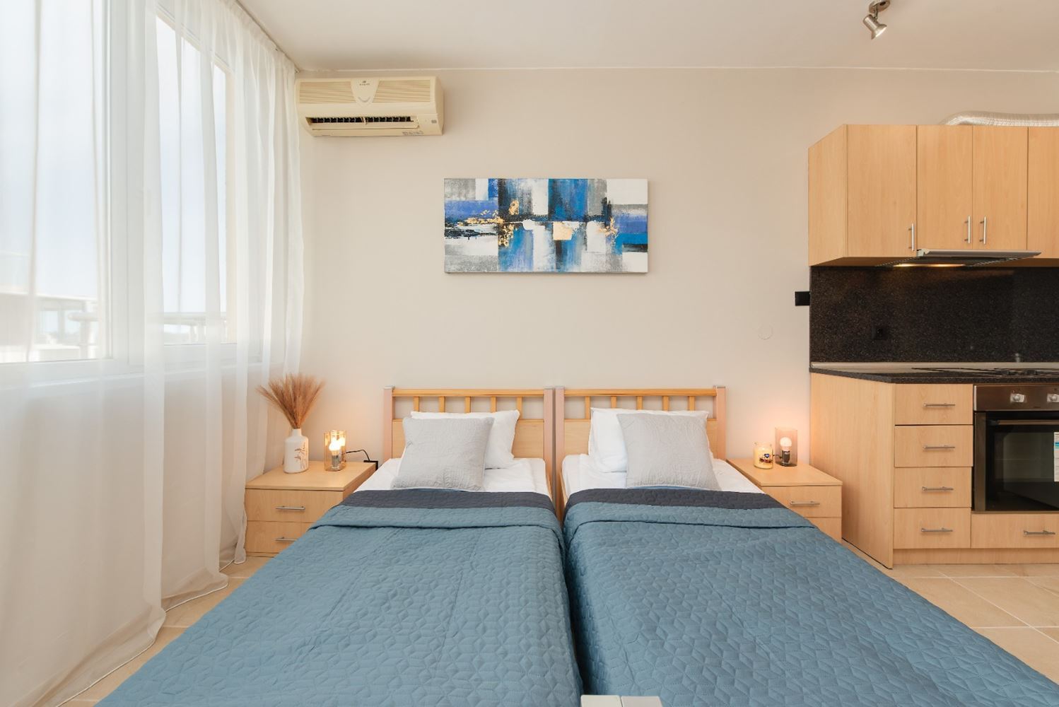 Sonniges und großzügiges Studio mit Meerblick in Ravda – 100 m vom Strand entfernt, in einer gepflegten Anlage mit Pool und Grünflächen