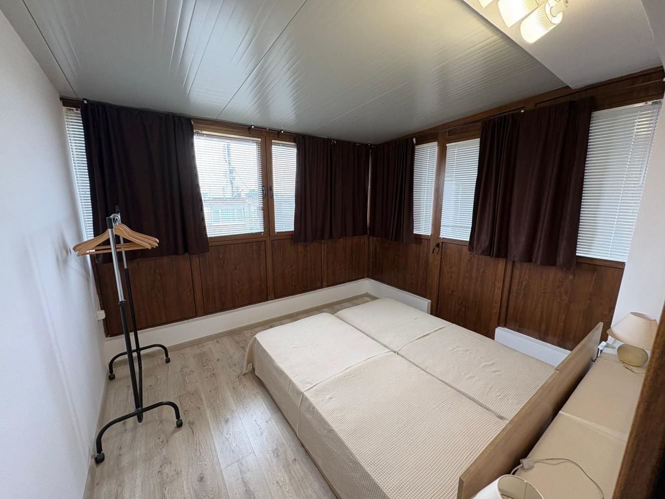 Pomorie – Geräumige Wohnung mit 2 Schlafzimmern in erster Linie mit Meerblick und niedriger Wartungsgebühr