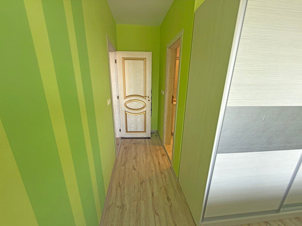 Drei-Zimmer-Wohnung mit Meerblick, 200 Meter vom Strand entfernt in Pomorie