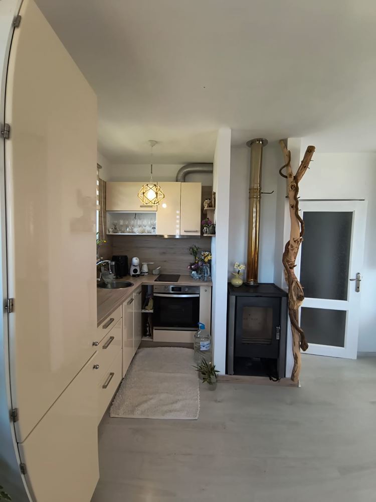 Renovierte Zwei-Schlafzimmer-Wohnung mit Panoramablick in einer modernen Anlage nahe Sonnenstrand