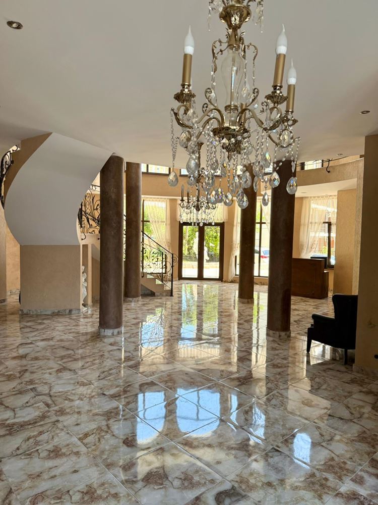 Luxuriöses Maisonette-Apartment mit großzügiger Veranda und Poolblick in Sveti Vlas