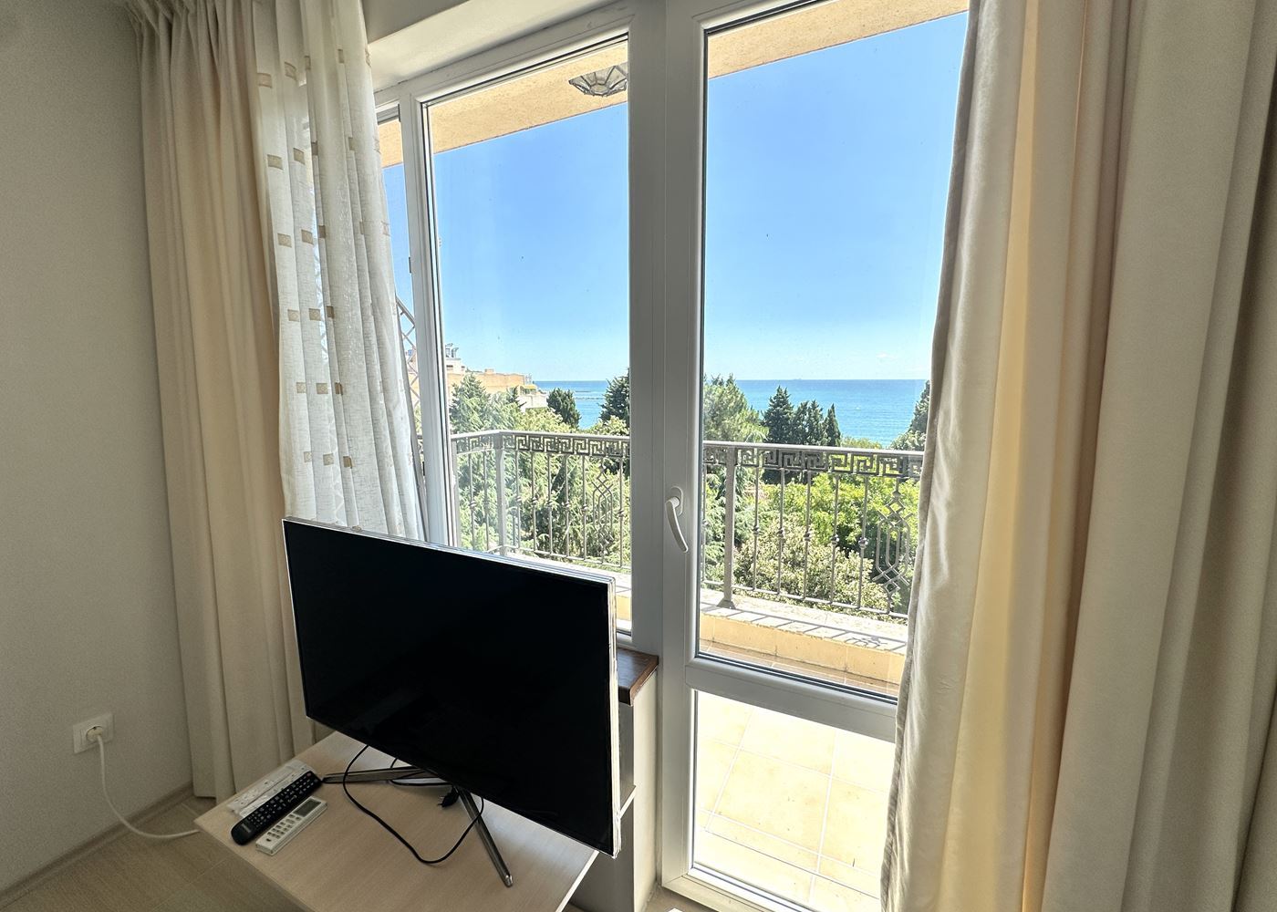 Zweizimmerwohnung in erster Meereslinie mit Panoramablick auf das Meer in Nessebar